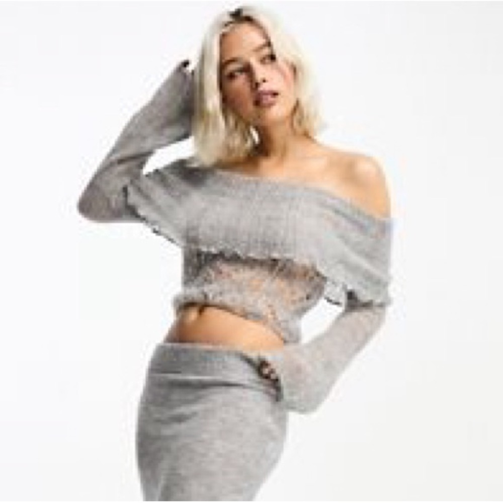 Brand new never worn Bardot thin knit top.